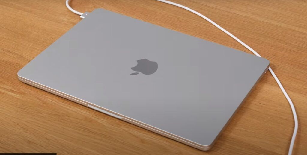 MacBook Air M3 usb port