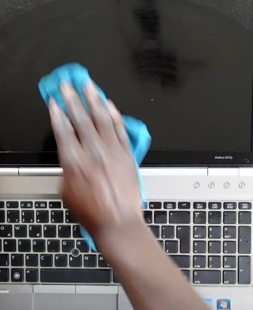 cleaning laptop 1